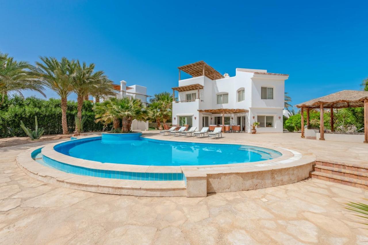 Beautiful 4 Bedroom White Villa With Heated Pool Hurghada Exterior photo