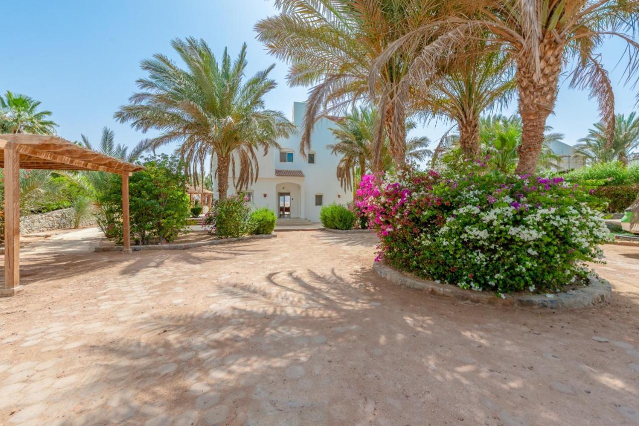 Beautiful 4 Bedroom White Villa With Heated Pool Hurghada Exterior photo